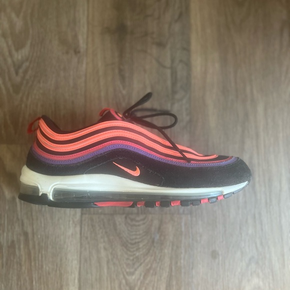 Nike Kids Shoes - Red and Black - Picture 2 of 4